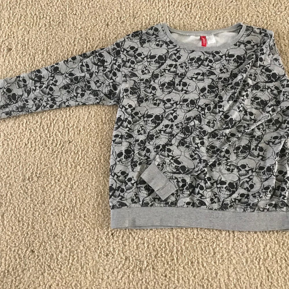 H&M Skull Graphics Sweatshirt
